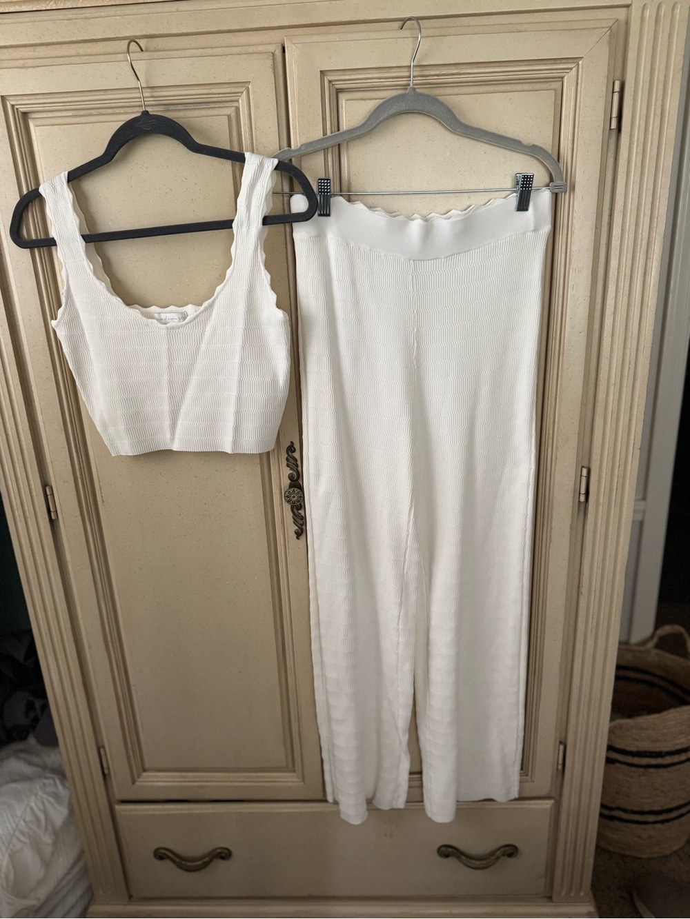 House of Harlow 1960 Cream Ribbed Wide-Leg Pants & Scallop Crop Tank Set